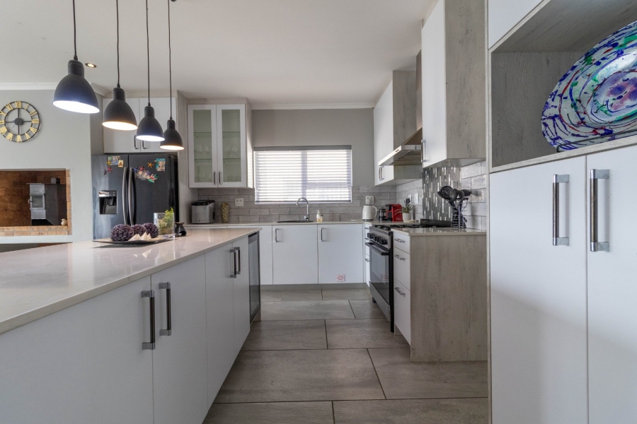 3 Bedroom Property for Sale in Kleinkoornhuis Western Cape